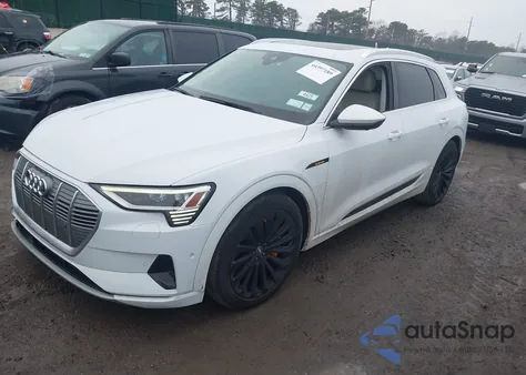 2019 Audi E-Tron Premium Plus z USA, uszkodzony, nr VIN WA1VAAGE1KB024075